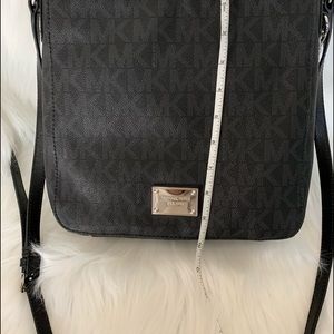 Michael Kors Kors Cross shoulder Black signature
